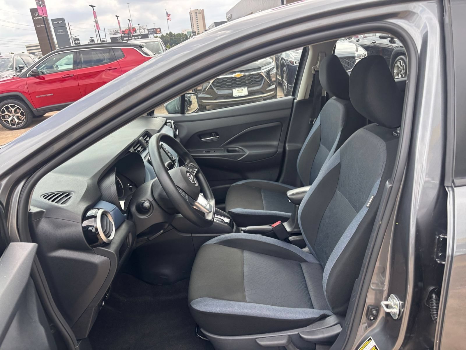 Used 2025 Nissan Versa SV FWD image 24