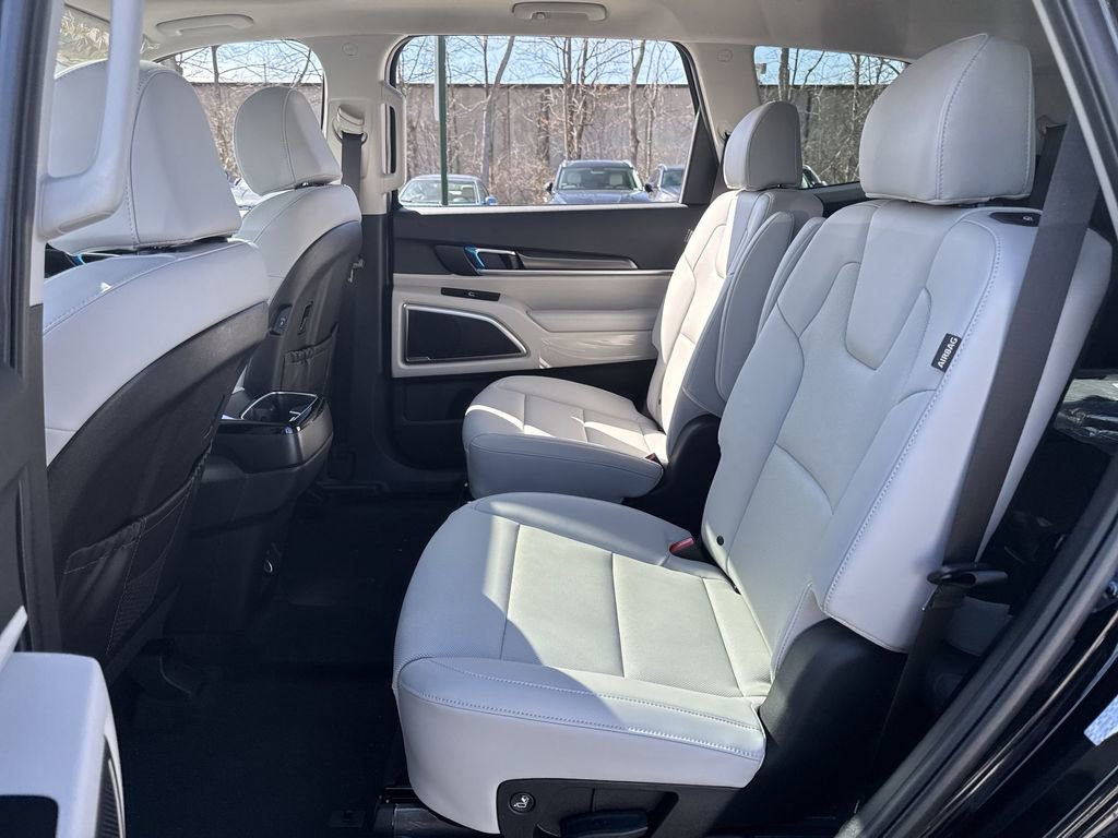 Used 2025 Kia Telluride S image 27