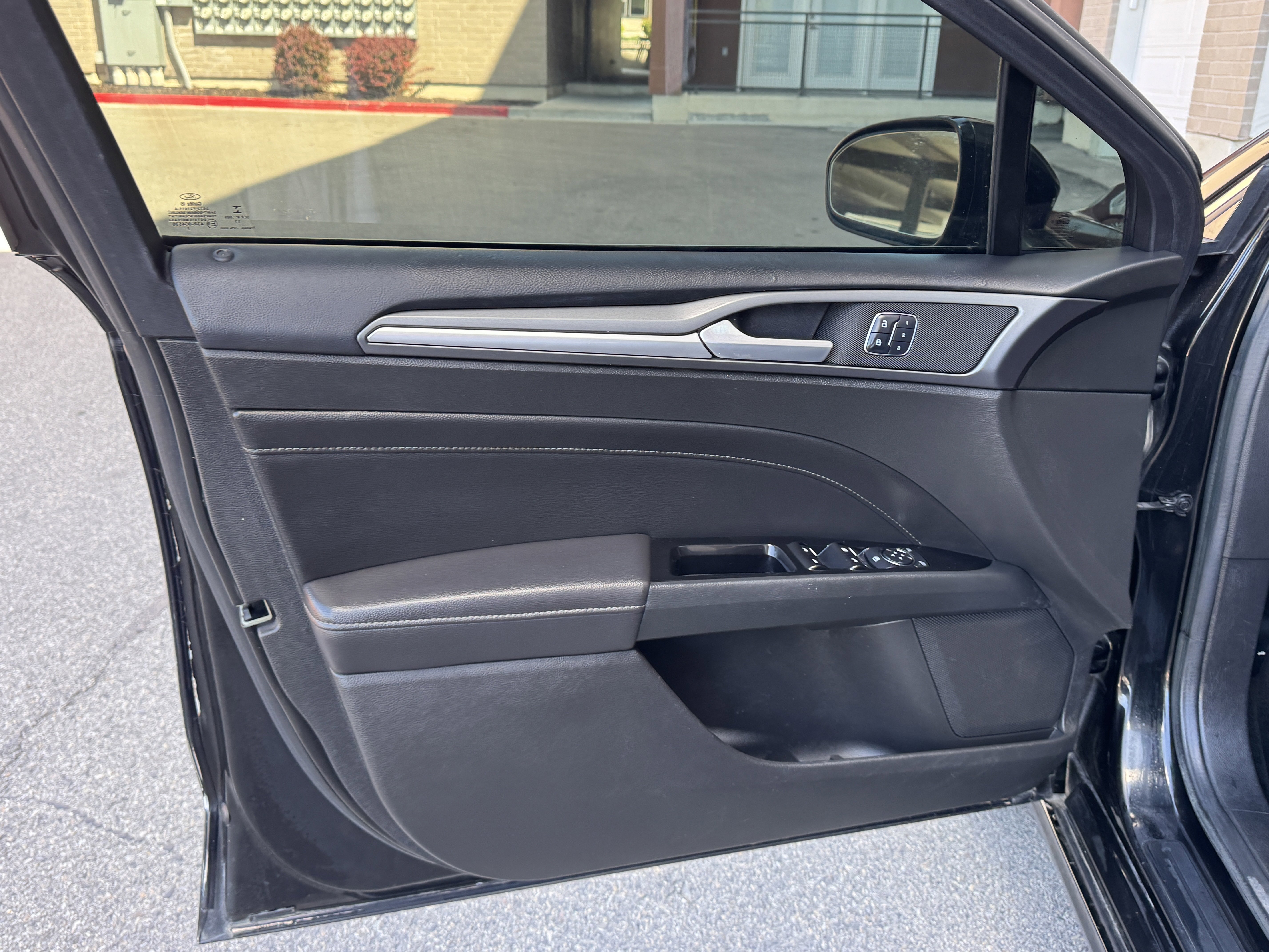 Used 2014 Ford Fusion Titanium AWD/4WD image 16