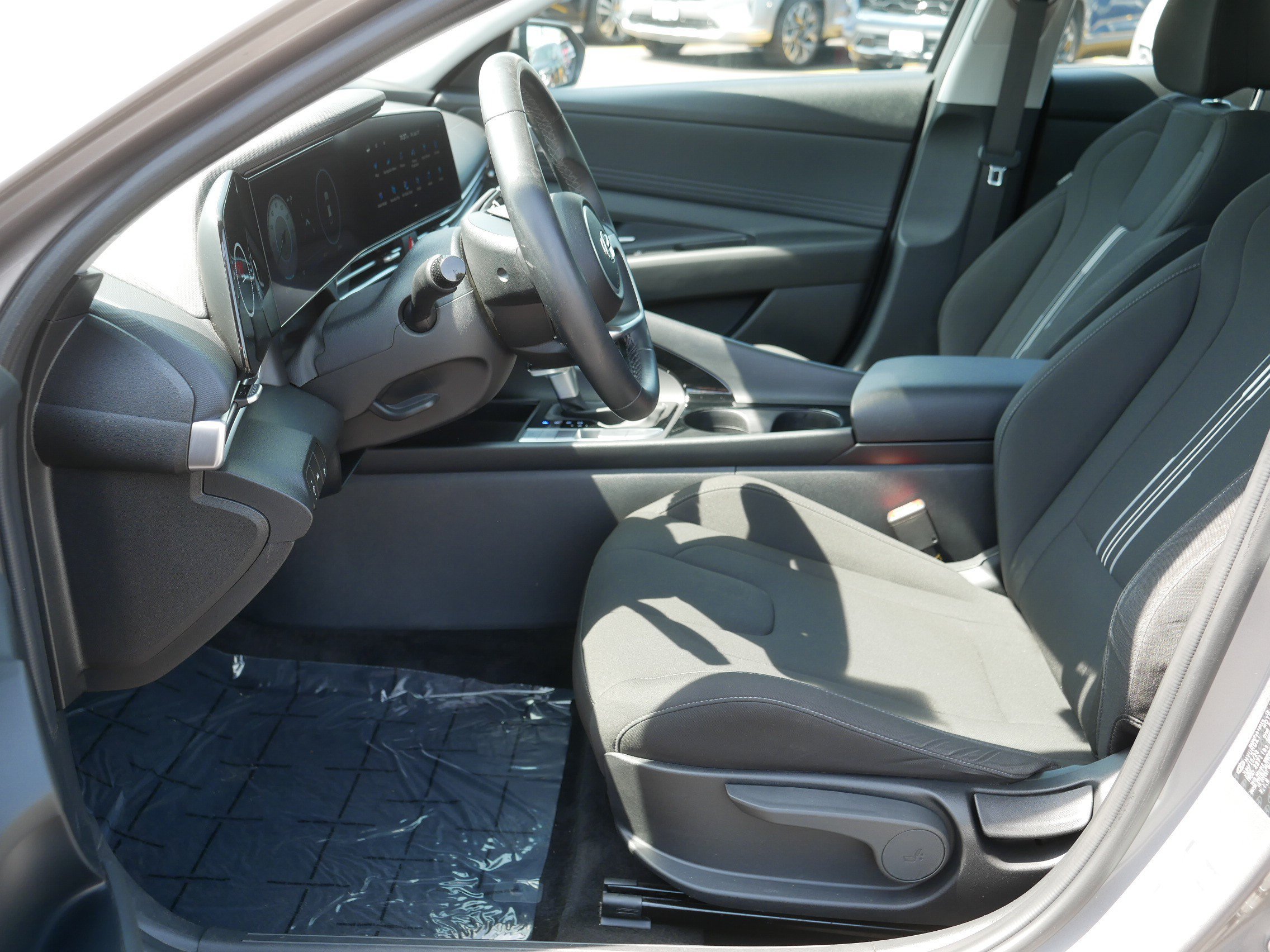 Used 2023 Hyundai Elantra SEL w/ Convenience Package FWD image 12