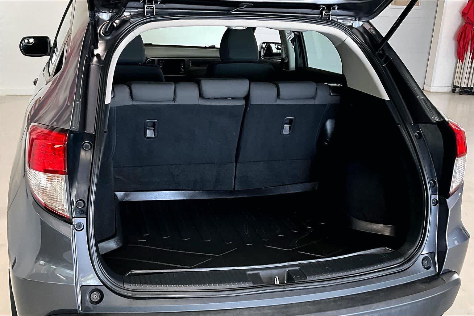 Used 2021 Honda HR-V LX image 16