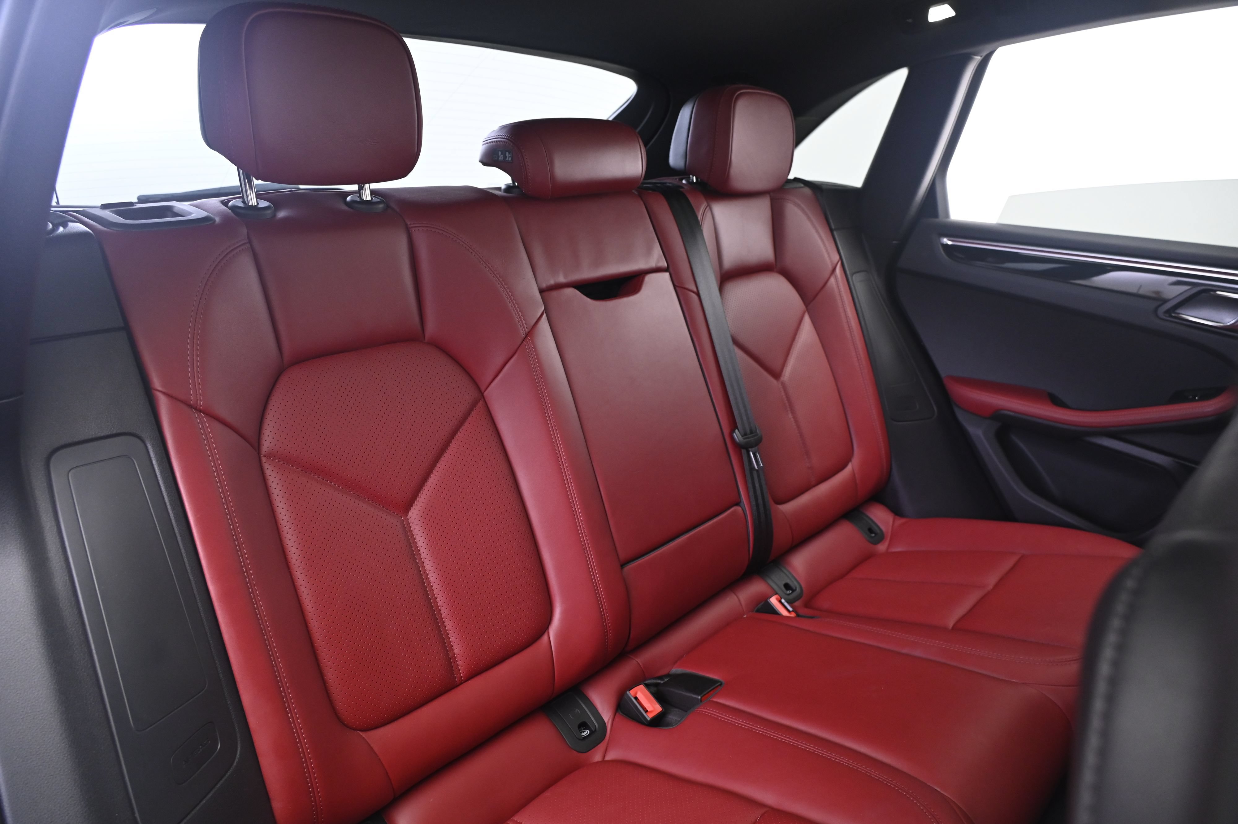 Certified 2023 Porsche Macan AWD/4WD image 19