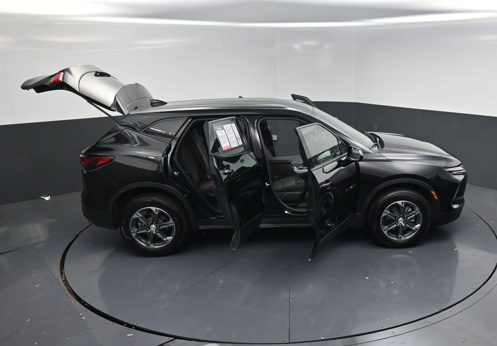 Used 2025 Chevrolet Blazer LT FWD image 25