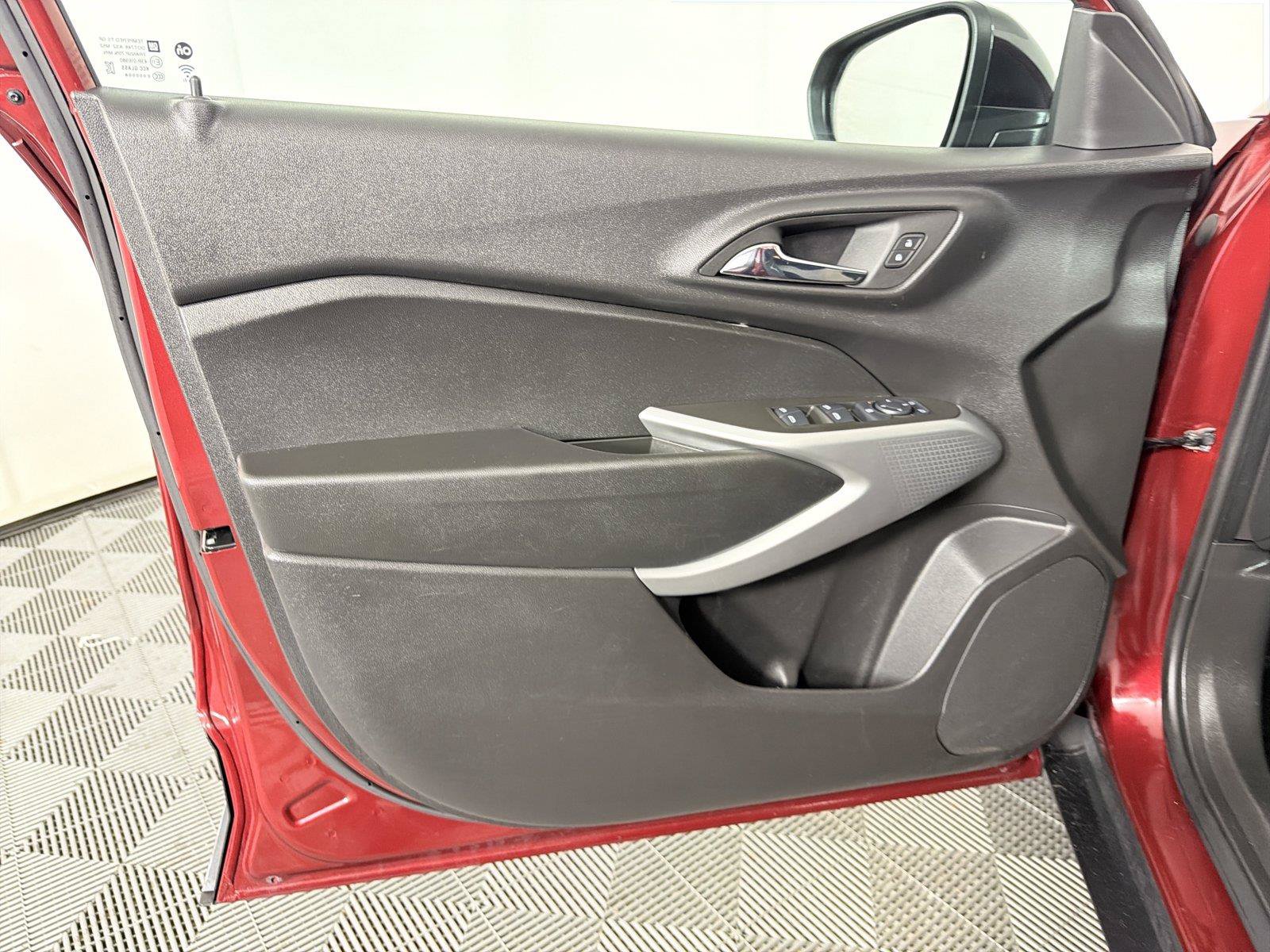 Certified 2024 Chevrolet Trax RS FWD image 8