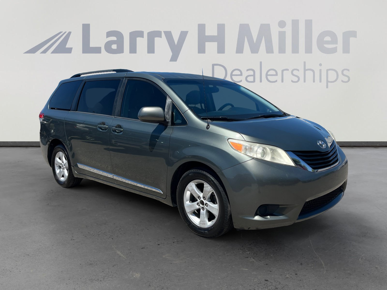 Used 2013 Toyota Sienna LE w/ Towing Pkg FWD image 7