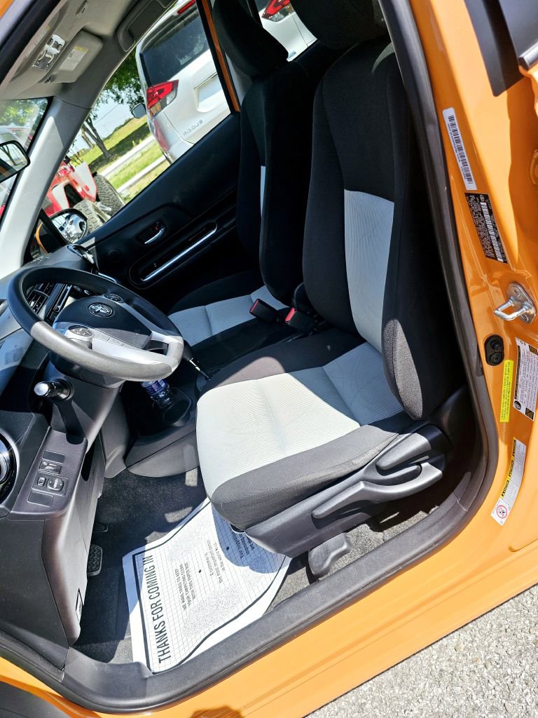 Used 2015 Toyota Prius C image 12