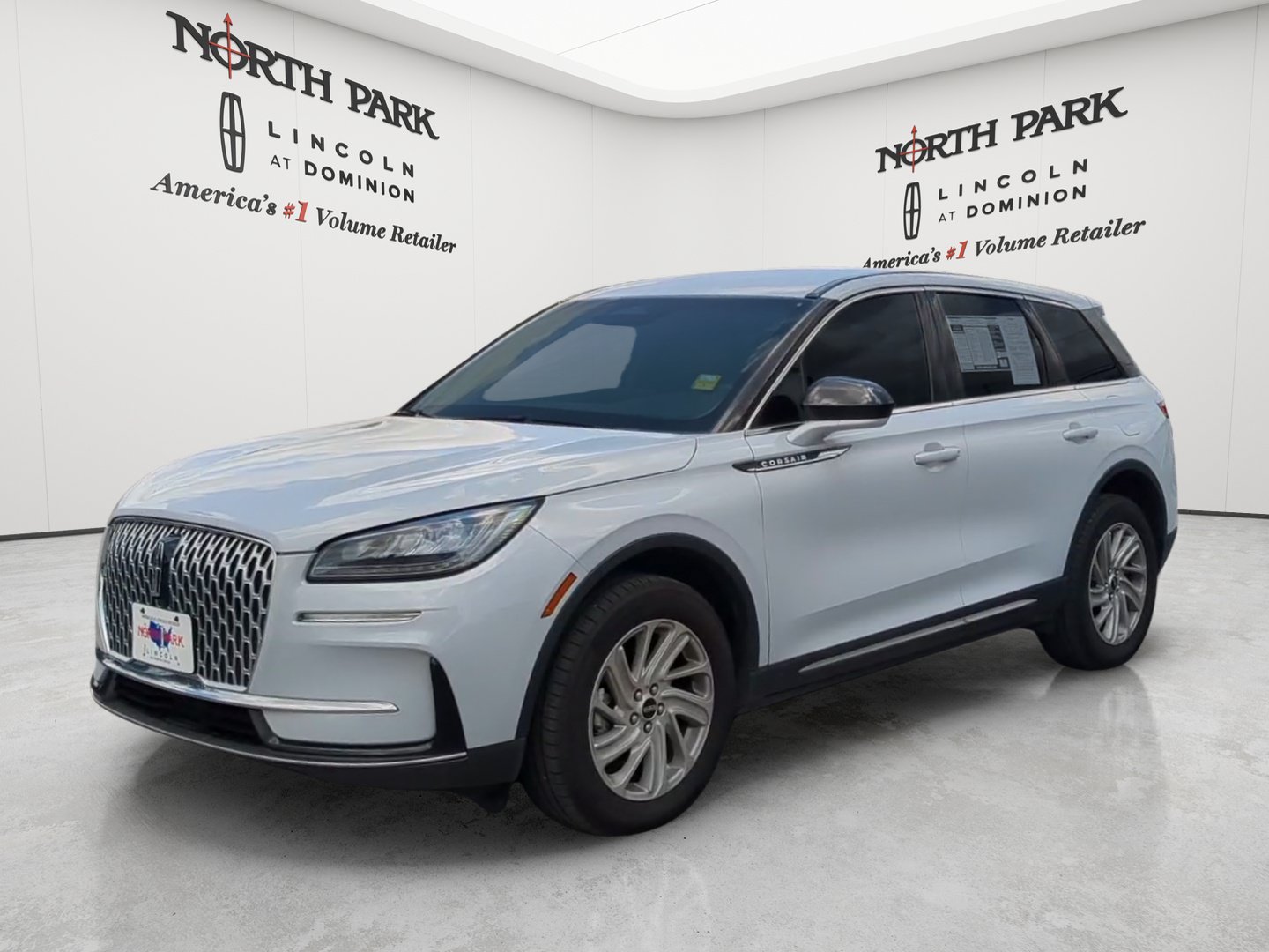 Used 2025 Lincoln Corsair AWD image 1