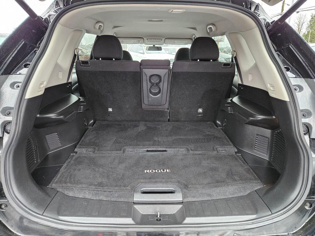 Used 2016 Nissan Rogue SV w/ SV Premium Package image 5