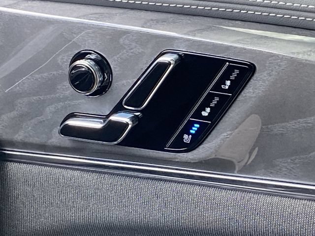 Certified 2026 Cadillac Escalade IQL Sport 1 w/ LPO, Floor Liner Package AWD/4WD image 33