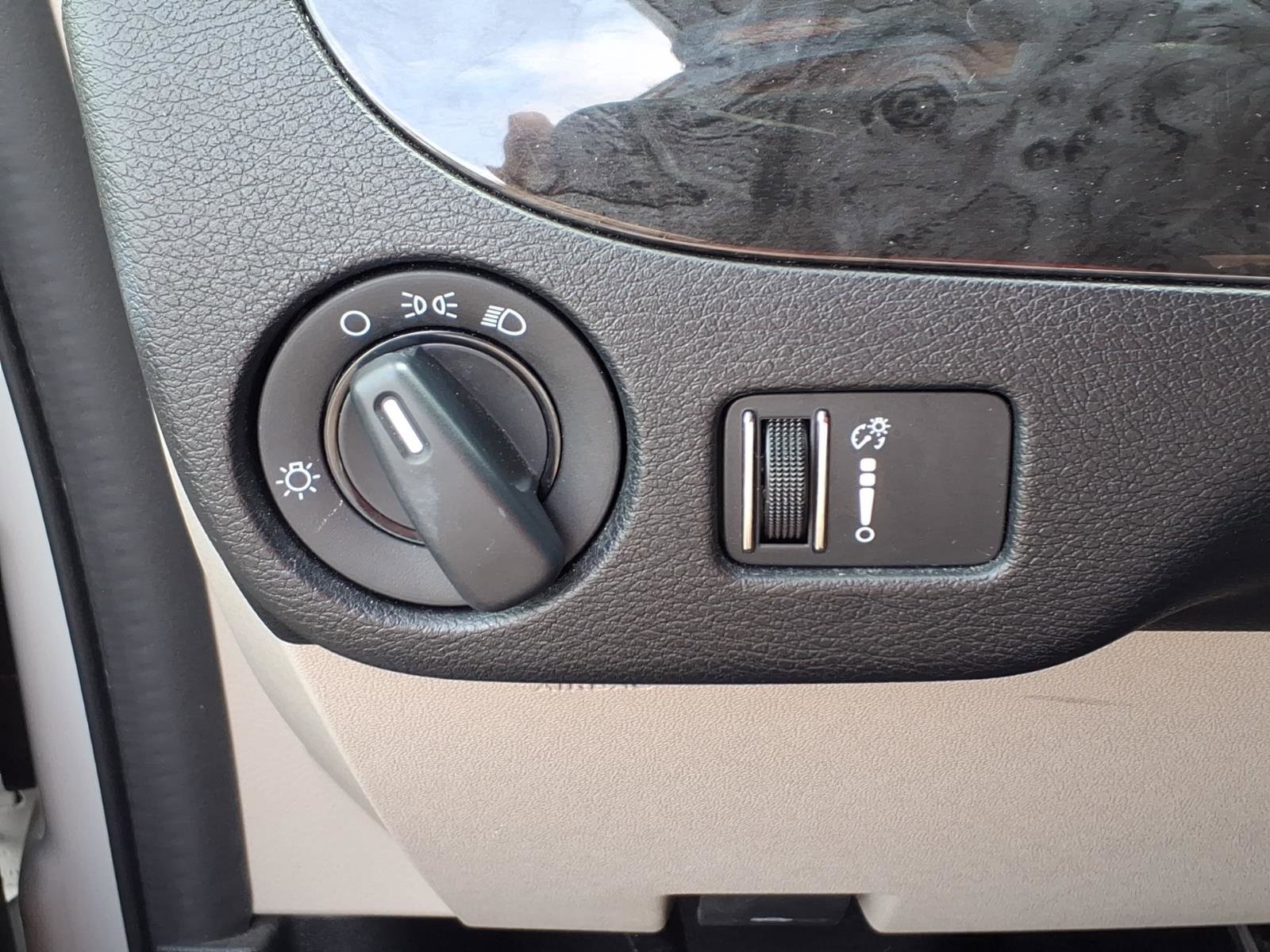 Used 2019 Dodge Grand Caravan SE w/ UConnect Hands-Free Group image 20