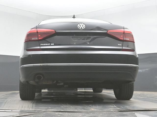 Used 2018 Volkswagen Passat 2.0T SE FWD image 32