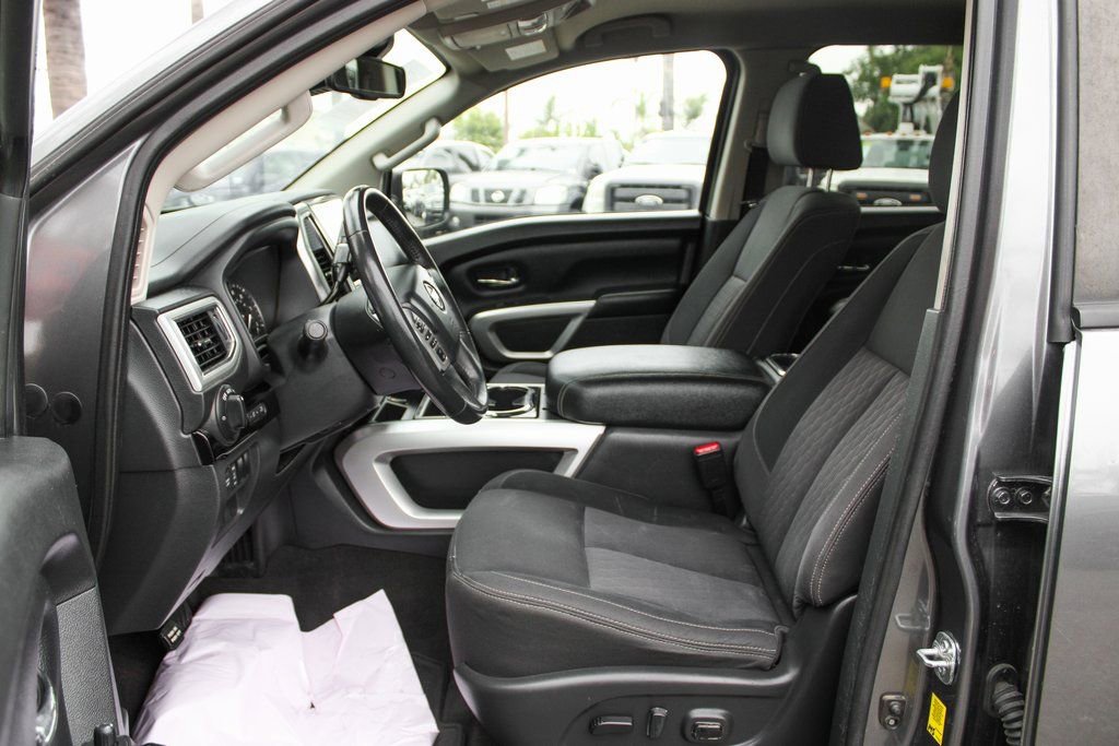 Used 2021 Nissan Titan SV w/ SV Convenience Package AWD/4WD image 17