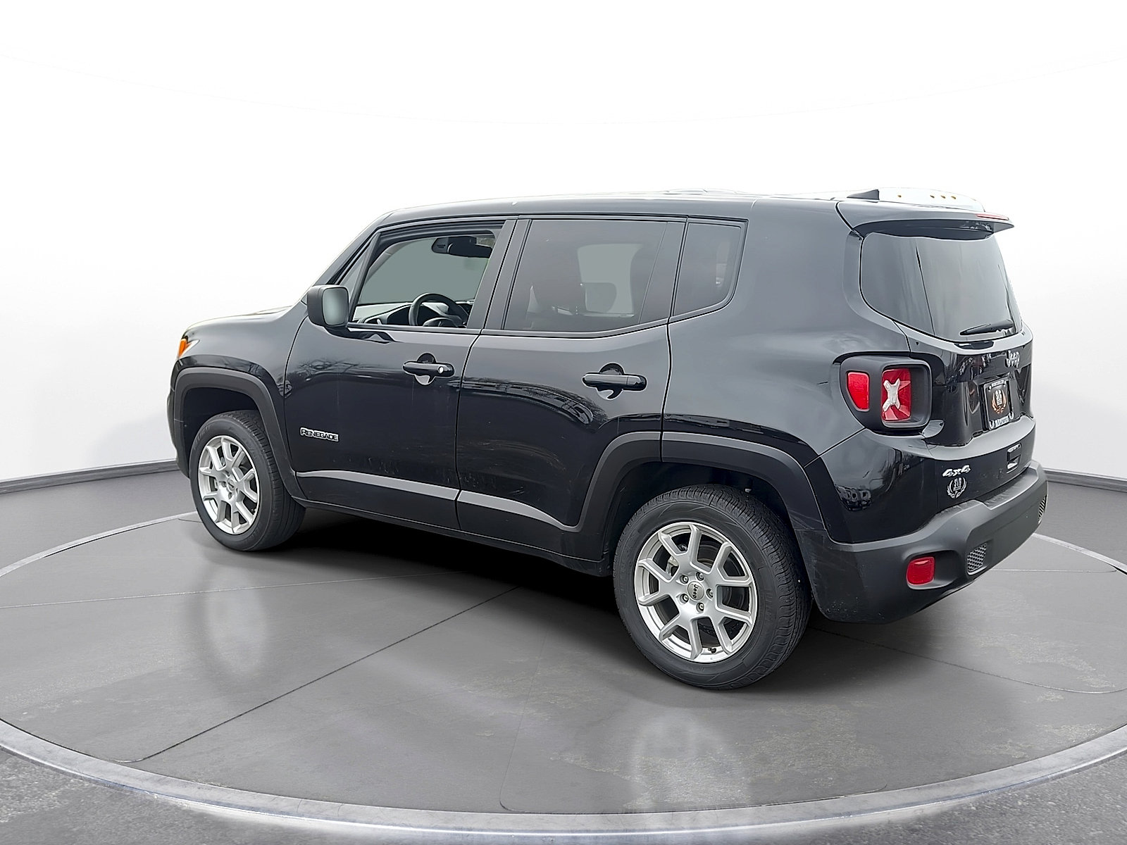 Used 2023 Jeep Renegade Latitude AWD/4WD image 6