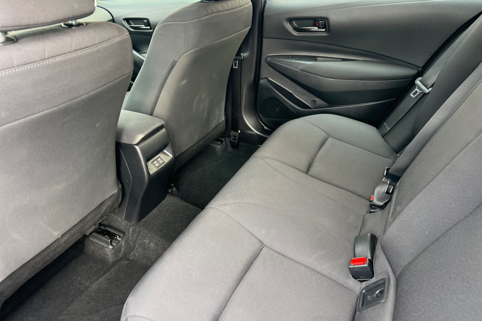 Used 2025 Toyota Corolla LE FWD image 15