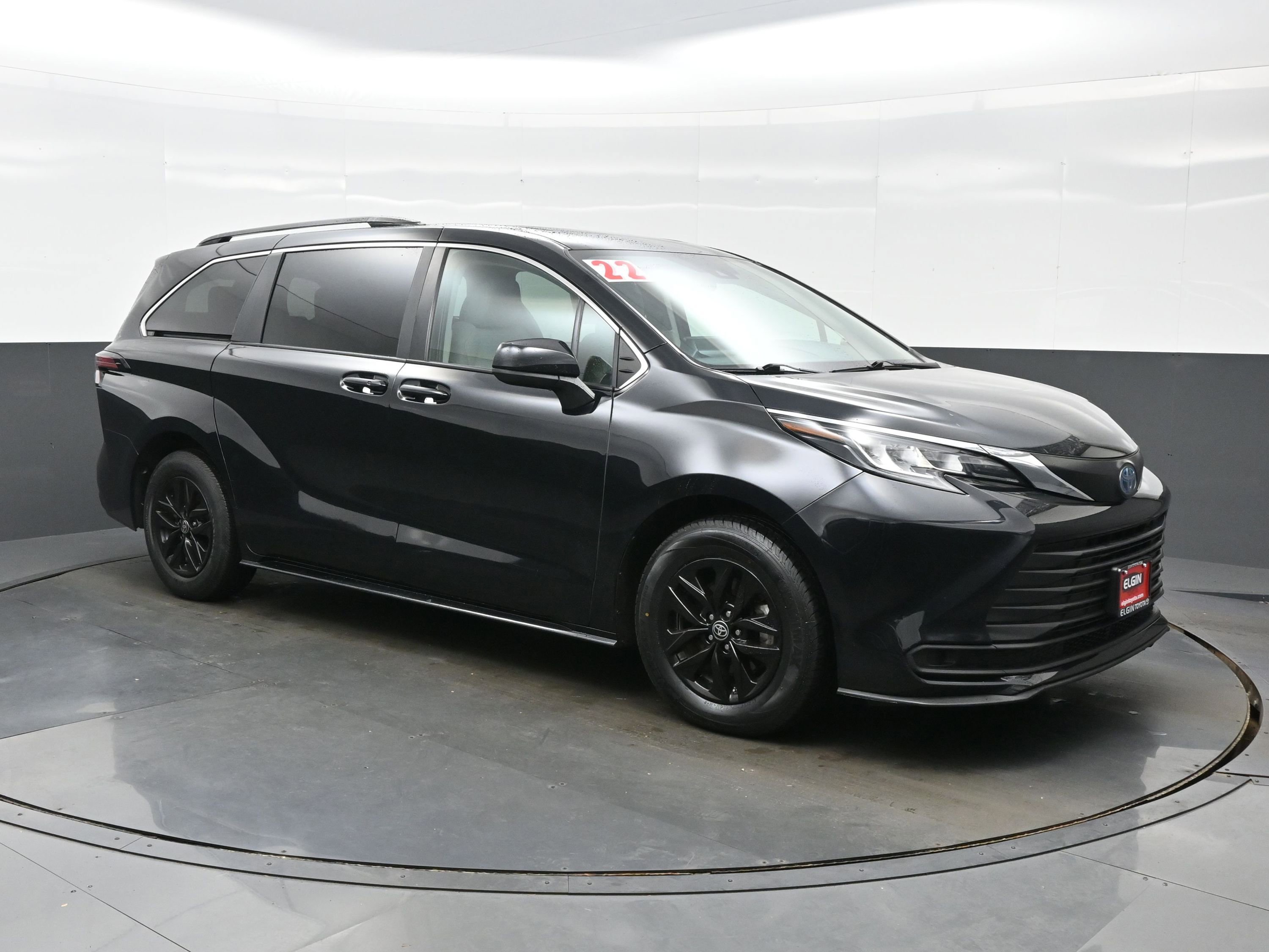 Used 2022 Toyota Sienna LE w/ LE Plus Package AWD/4WD image 8