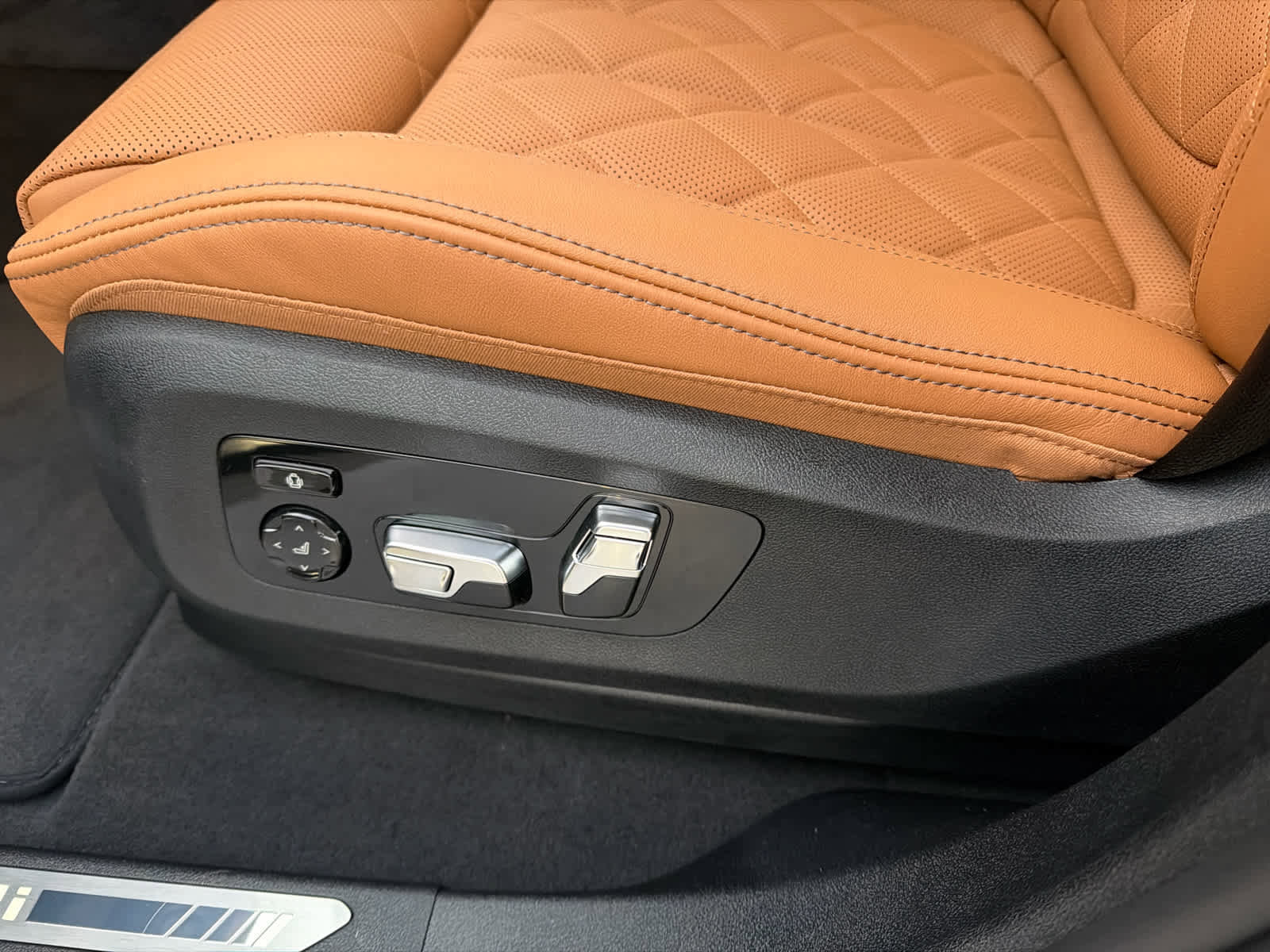 New 2026 BMW X6 M60i image 22