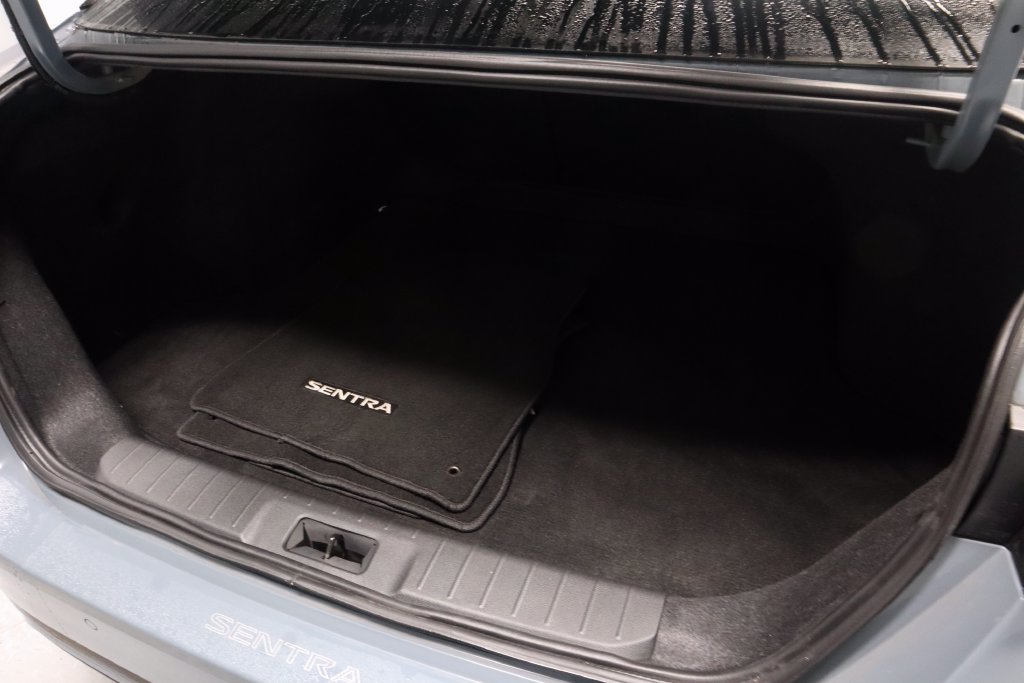 Certified 2025 Nissan Sentra SR FWD image 13