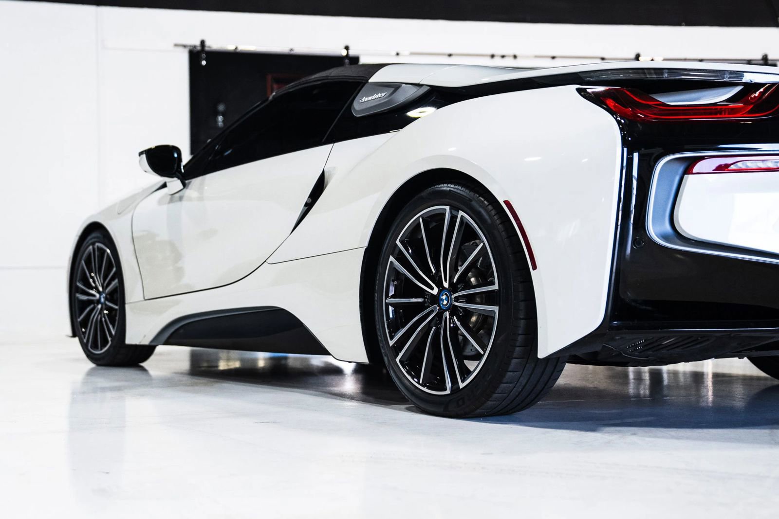 Used 2019 BMW i8 Roadster image 8