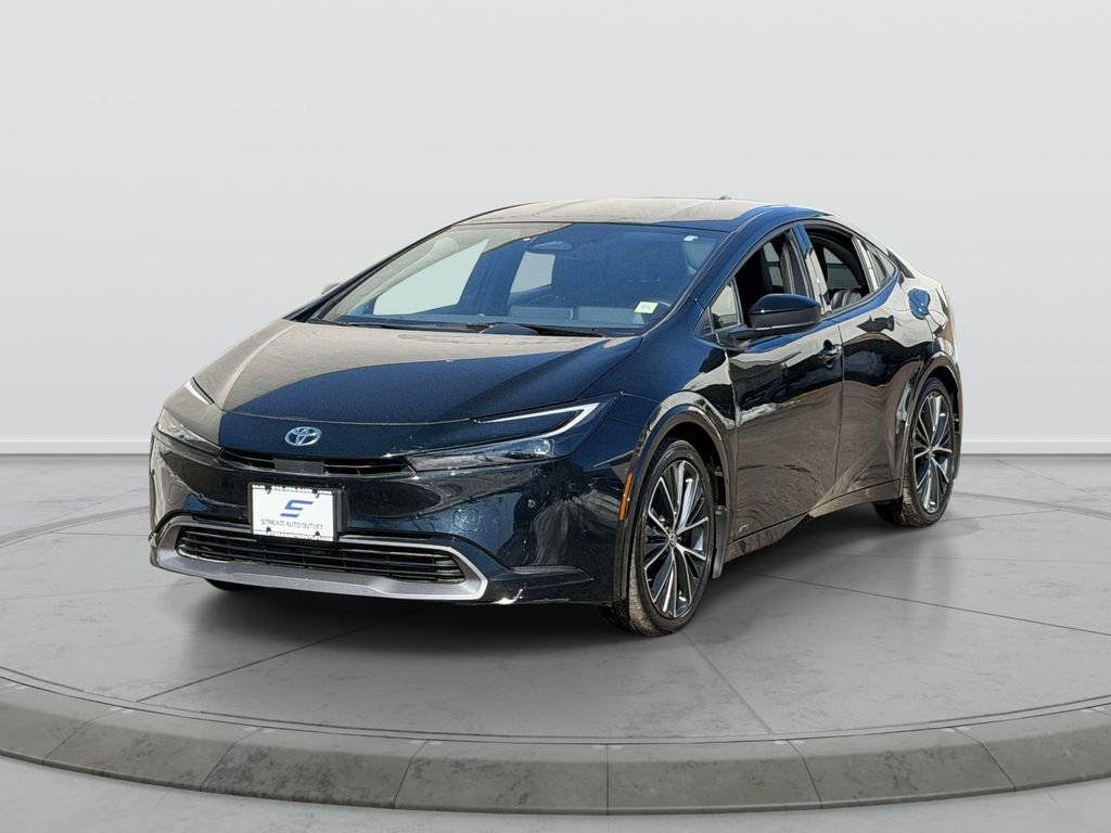 Used 2024 Toyota Prius XLE image 3