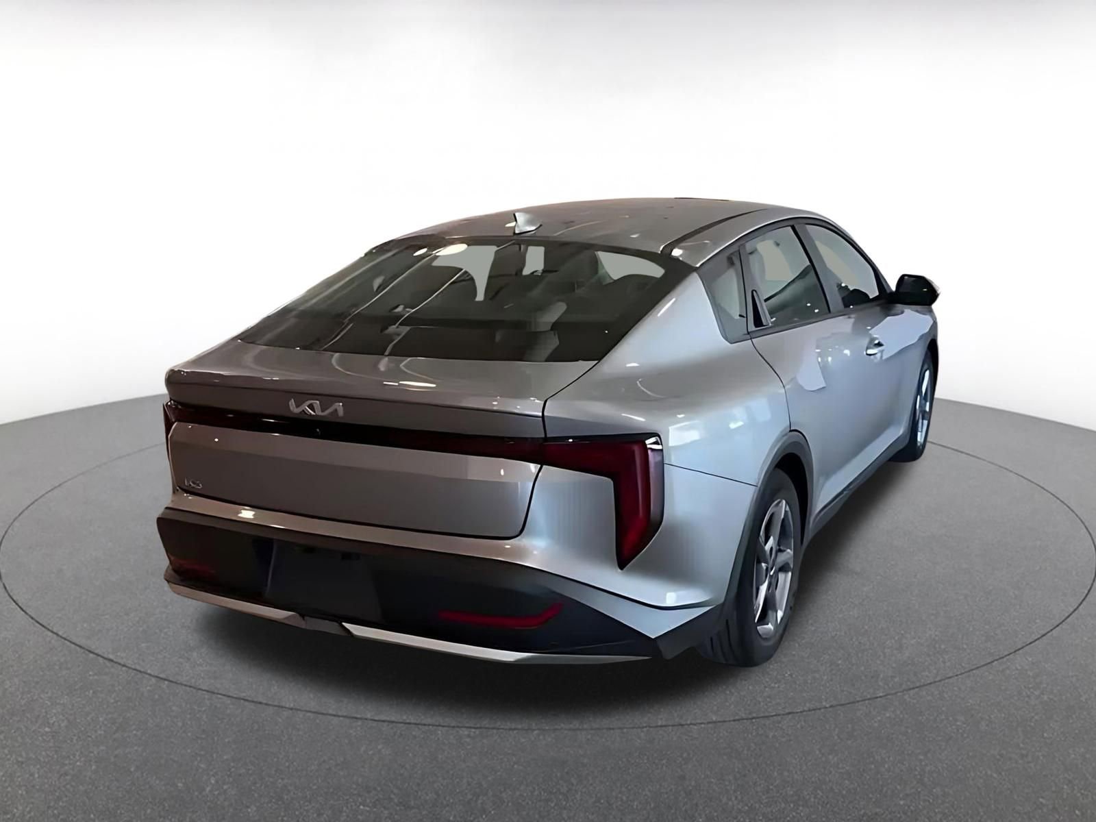 Used 2025 Kia K4 LXS image 11