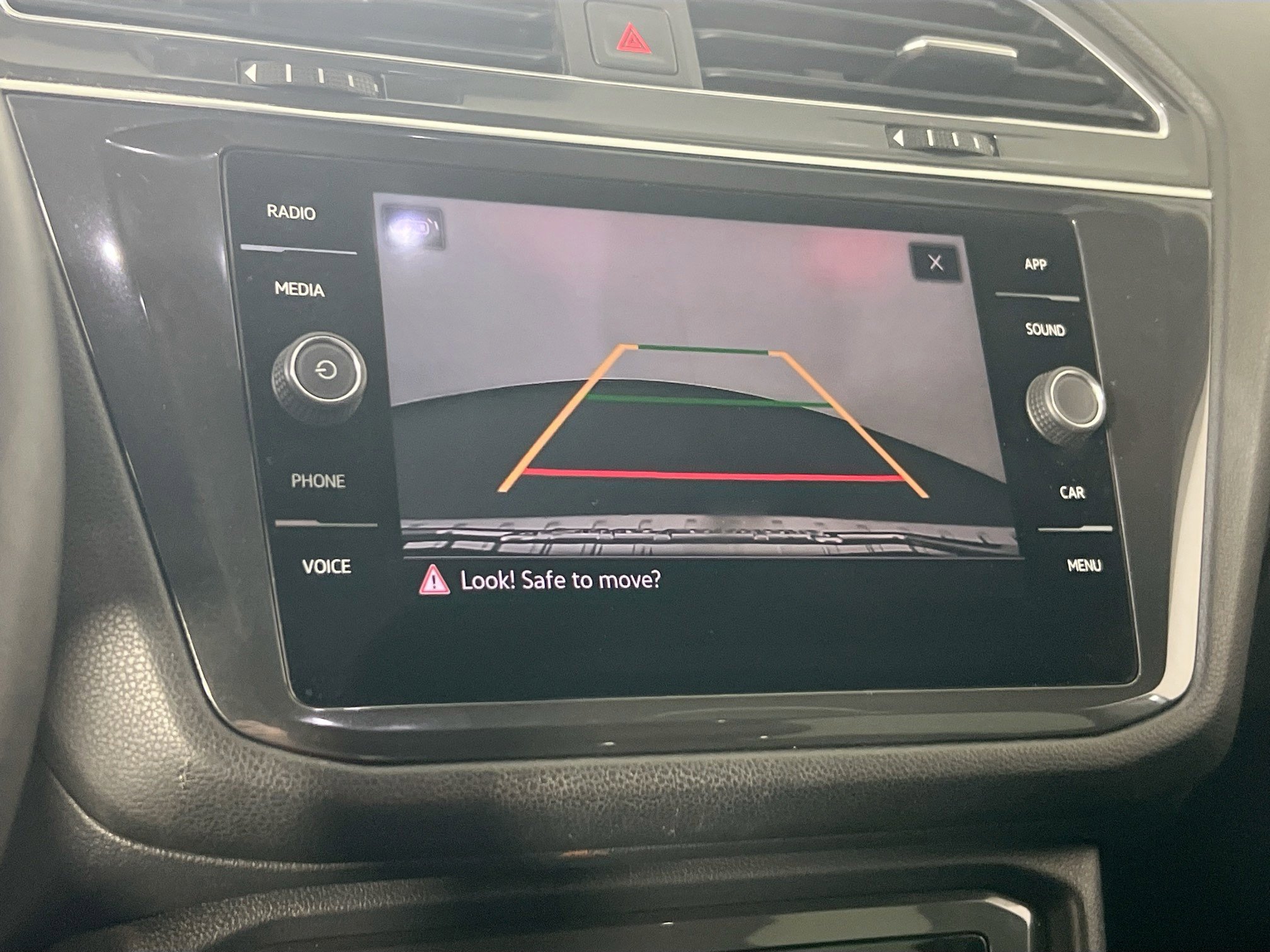 Used 2022 Volkswagen Tiguan SE image 13