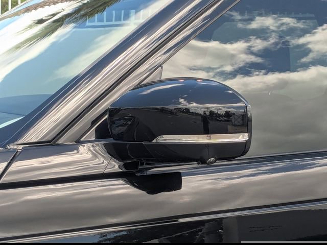 Used 2024 Land Rover Discovery S AWD/4WD image 11