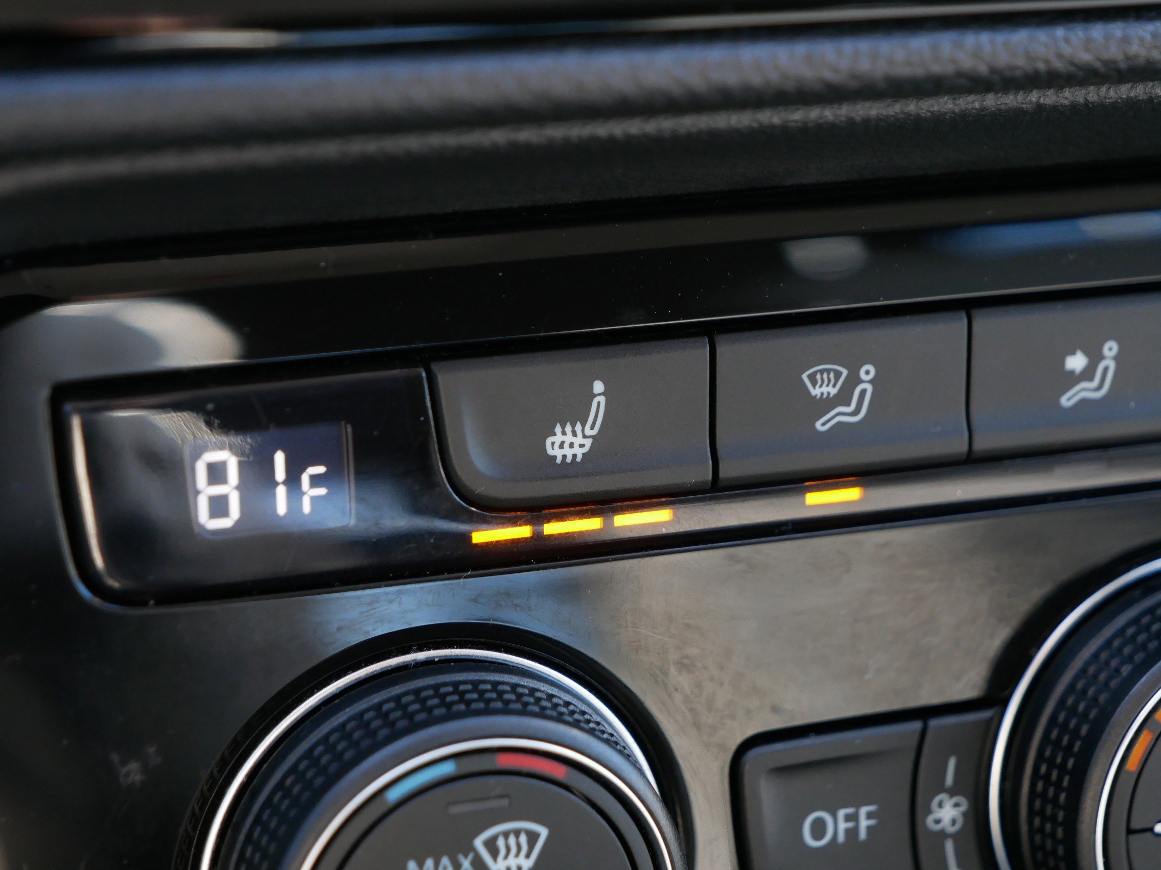 Used 2024 Volkswagen Taos SE image 28