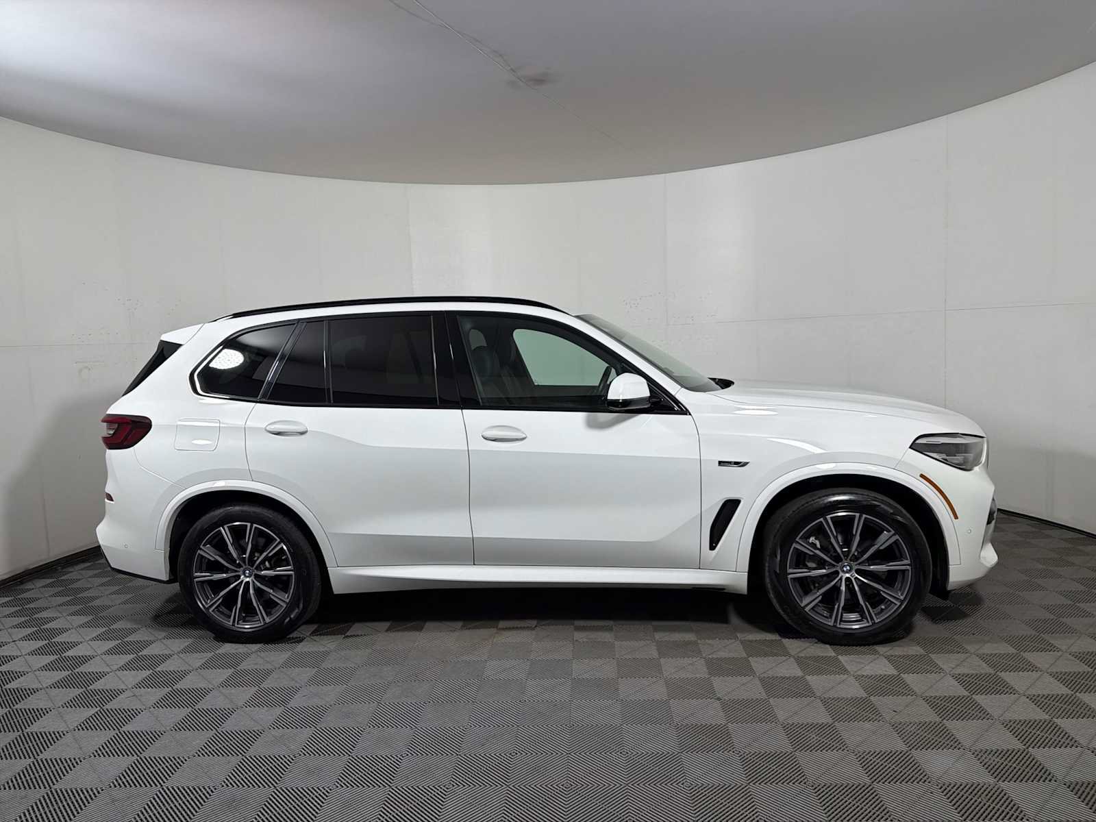 Used 2023 BMW X5 xDrive45e w/ M Sport Package AWD/4WD image 7