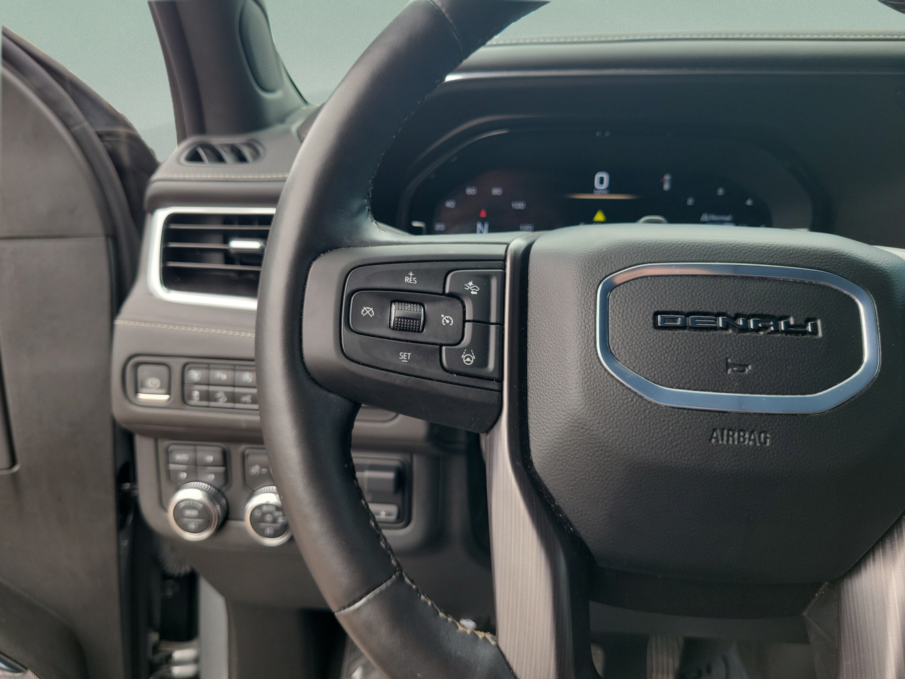 Used 2024 GMC Yukon Denali Ultimate AWD/4WD image 14