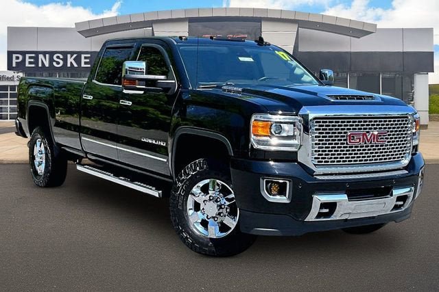 Used 2017 GMC Sierra 3500 Denali w/ Duramax Plus Package AWD/4WD image 13
