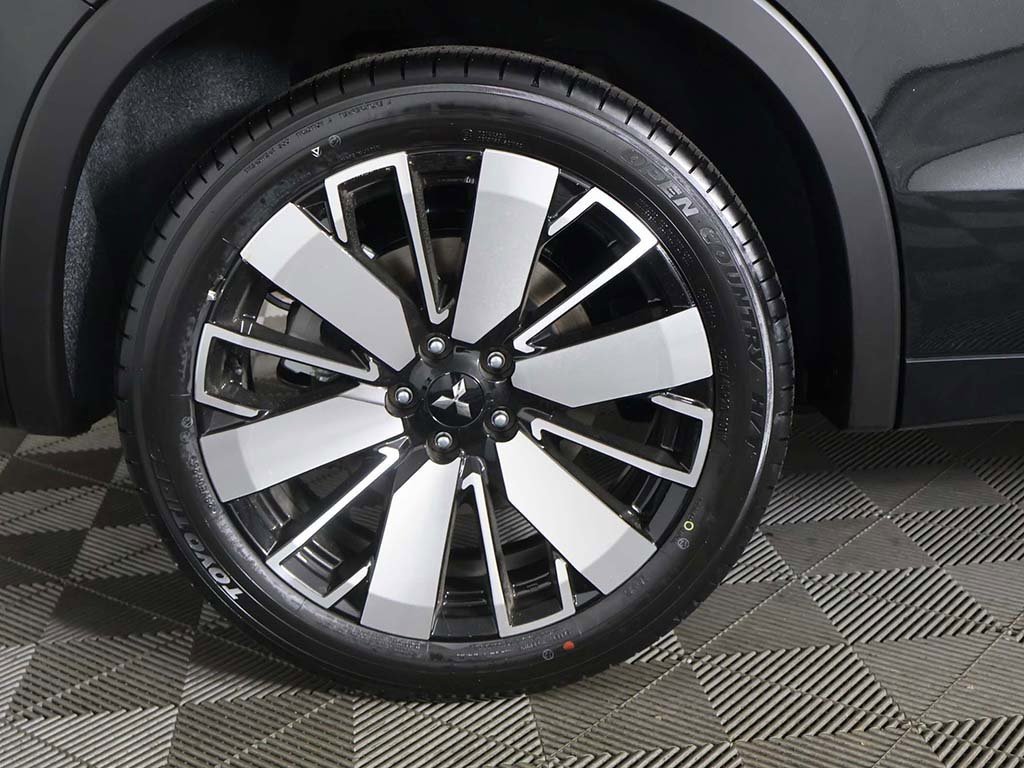 New 2025 Mitsubishi Outlander AWD image 27