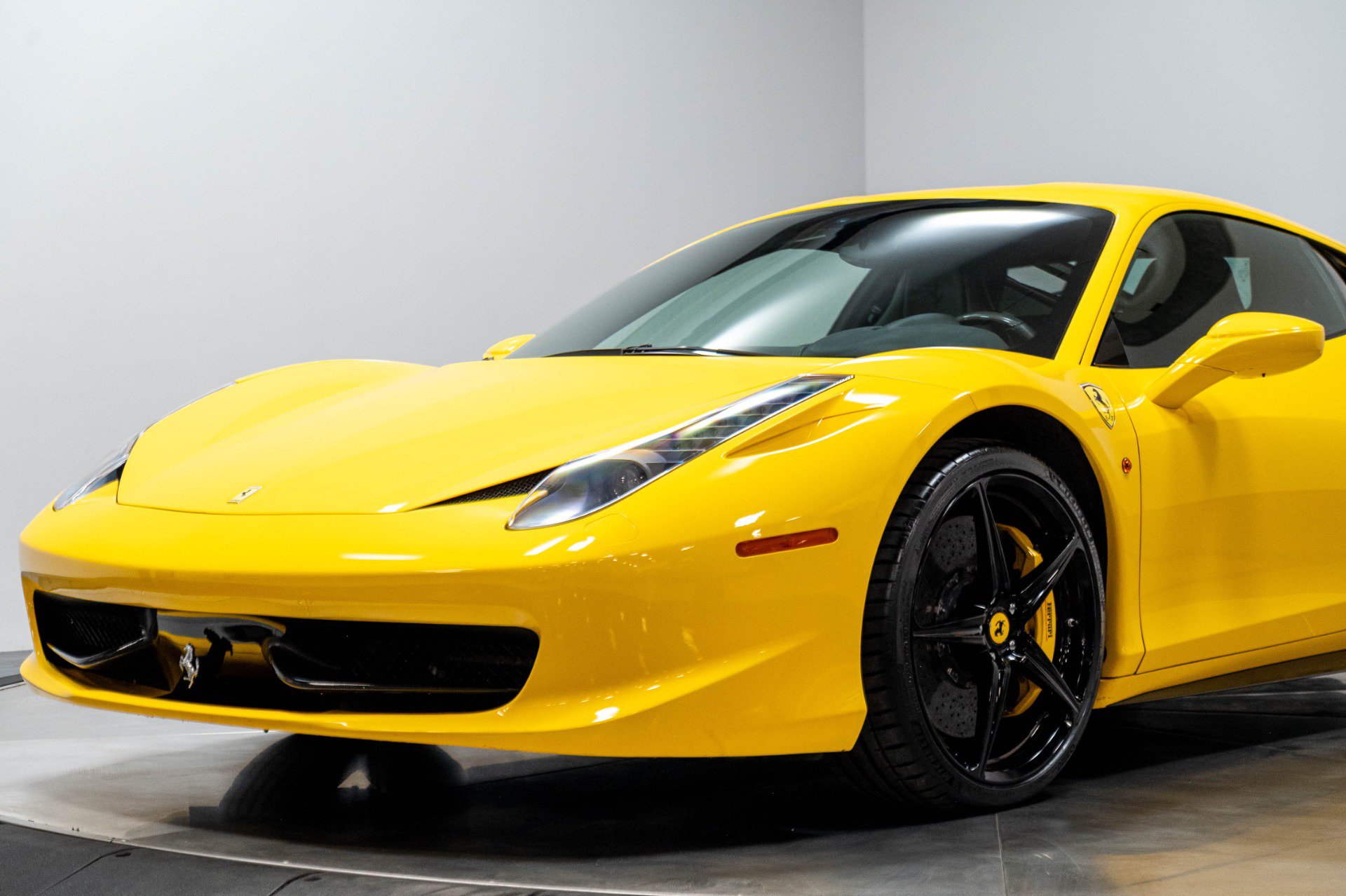 Used 2010 Ferrari 458 Italia Coupe RWD image 4