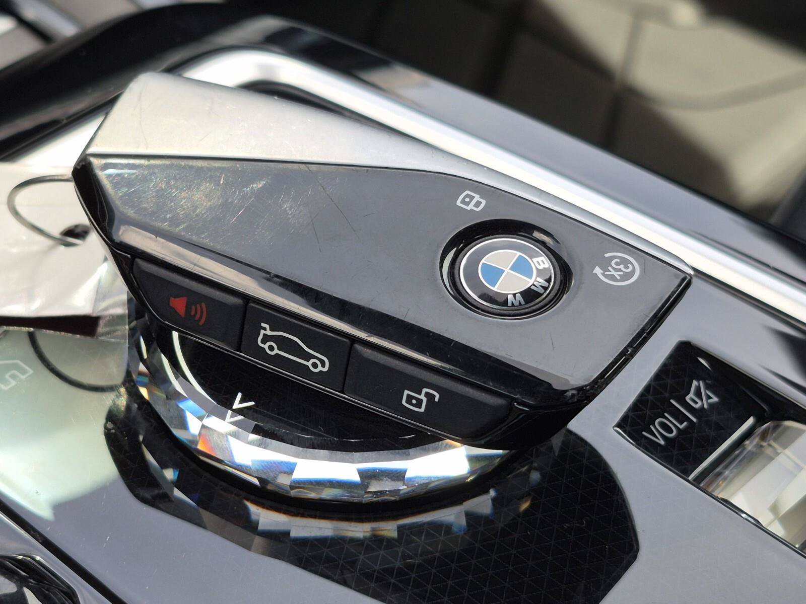 Certified 2025 BMW 740i w/ Premium Package RWD image 39