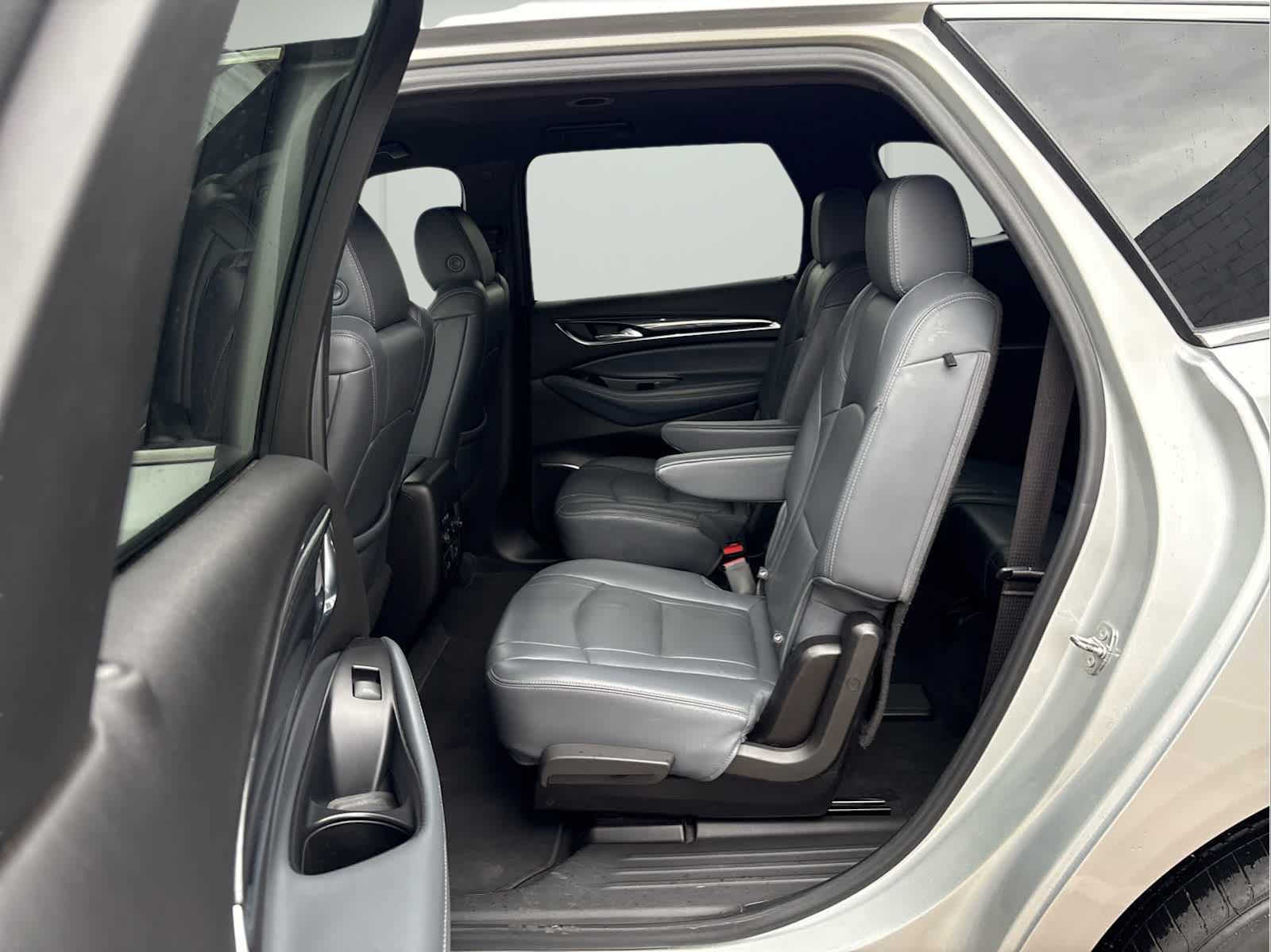 Used 2022 Buick Enclave Premium image 12