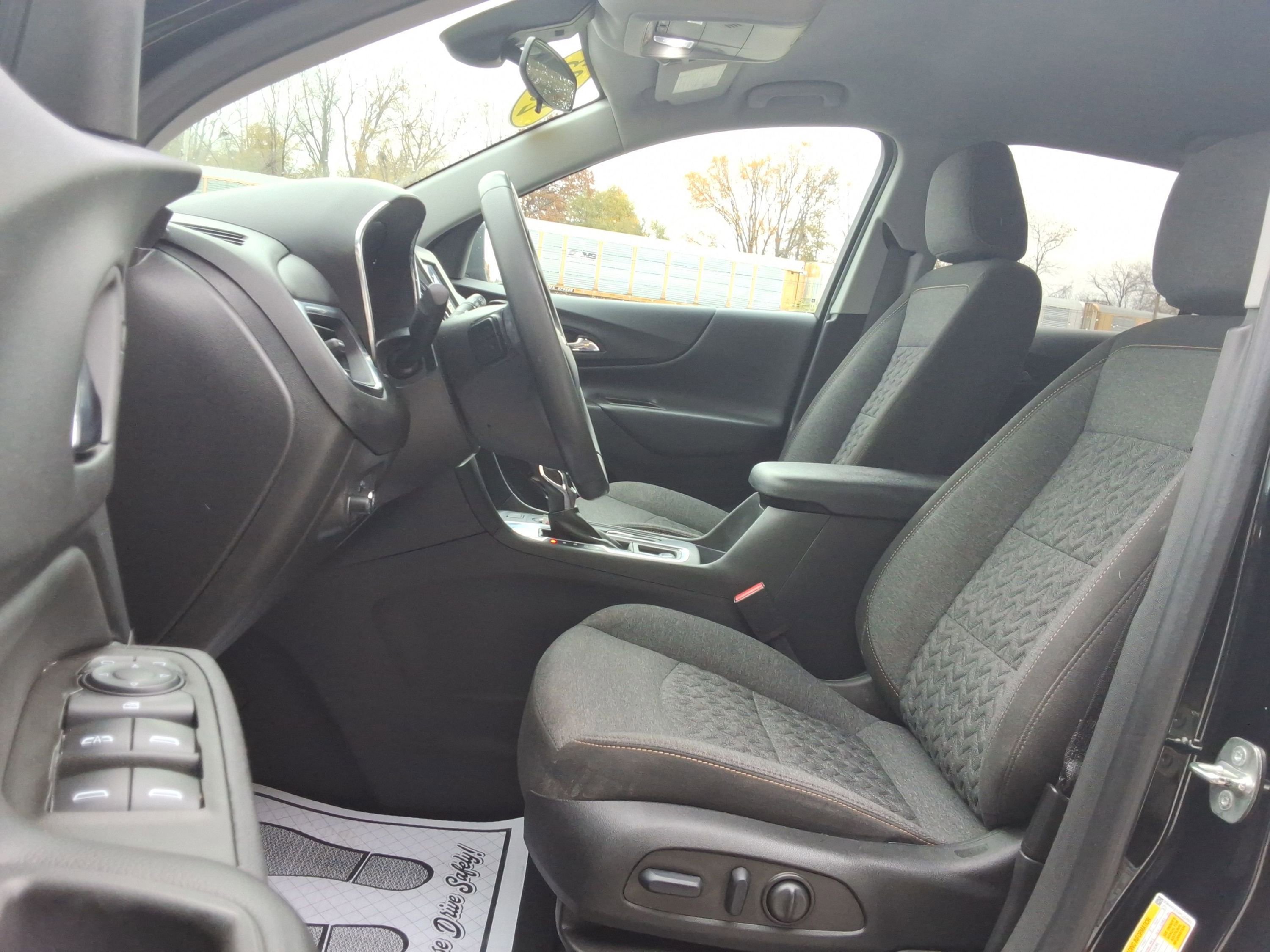 Used 2023 Chevrolet Equinox LT image 29