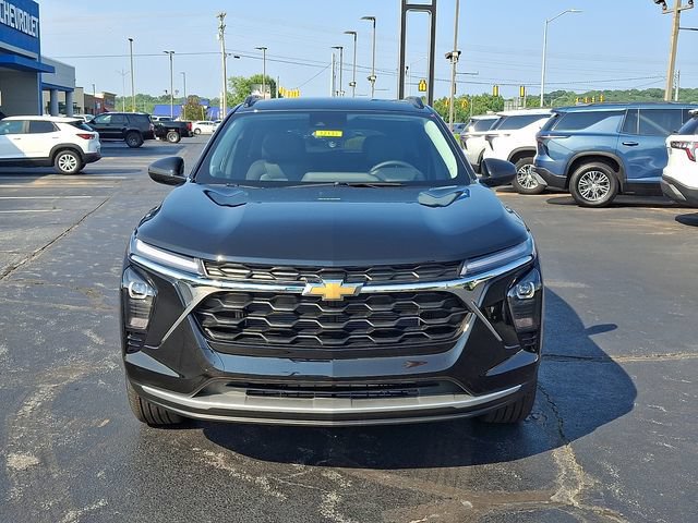 New 2026 Chevrolet Trax LT w/ LT Convenience Package FWD image 2