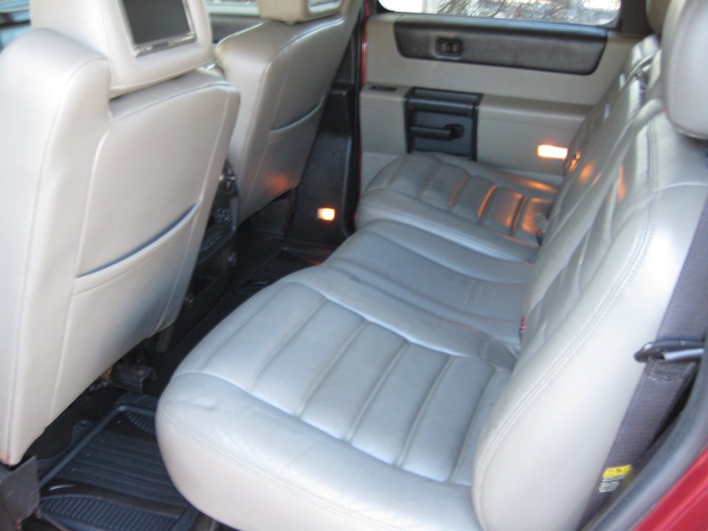 Used 2005 HUMMER H2 w/ Preferred Equipment Group image 29