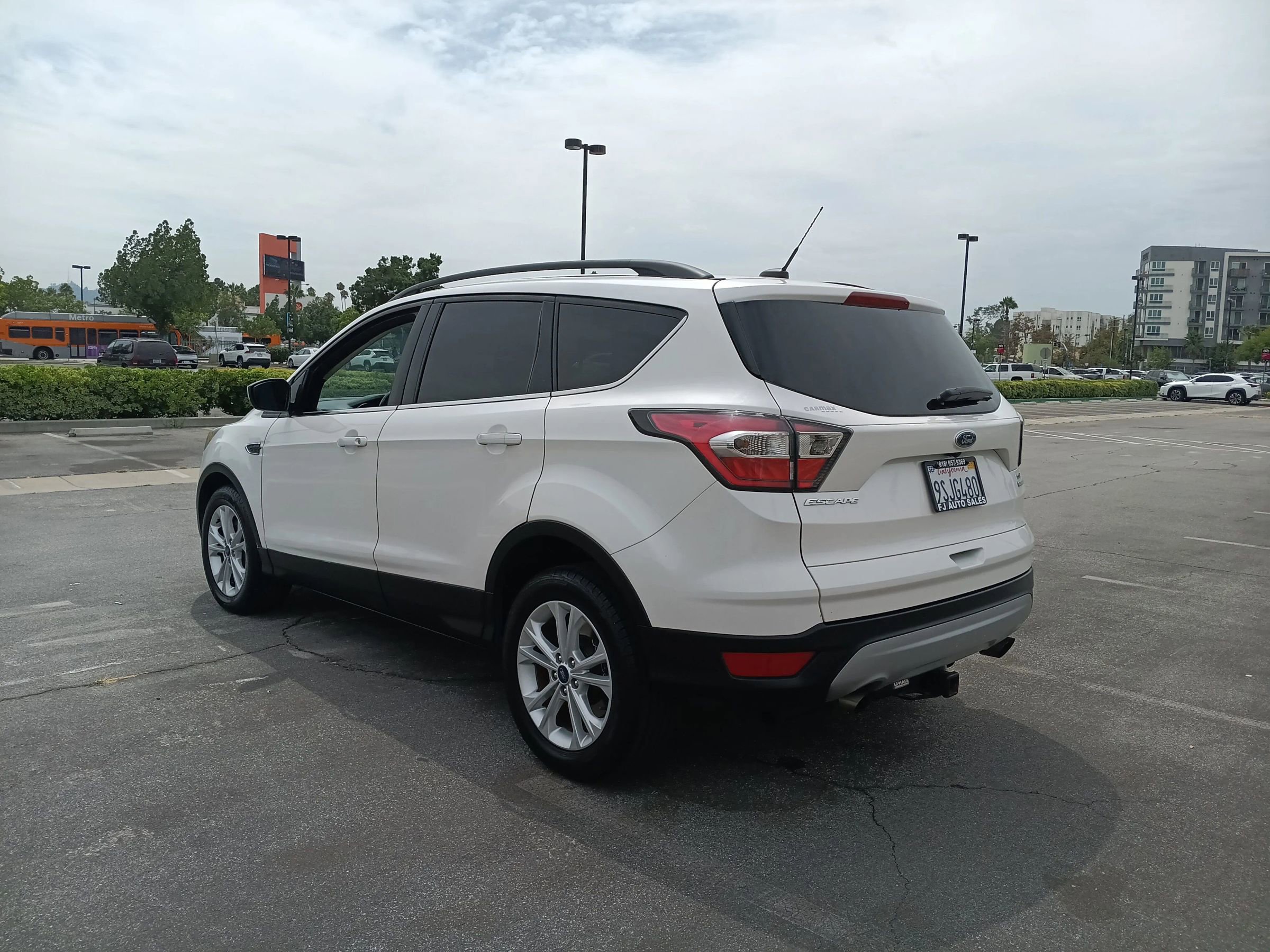 Used 2017 Ford Escape SE w/ SE Leather Comfort Package image 6