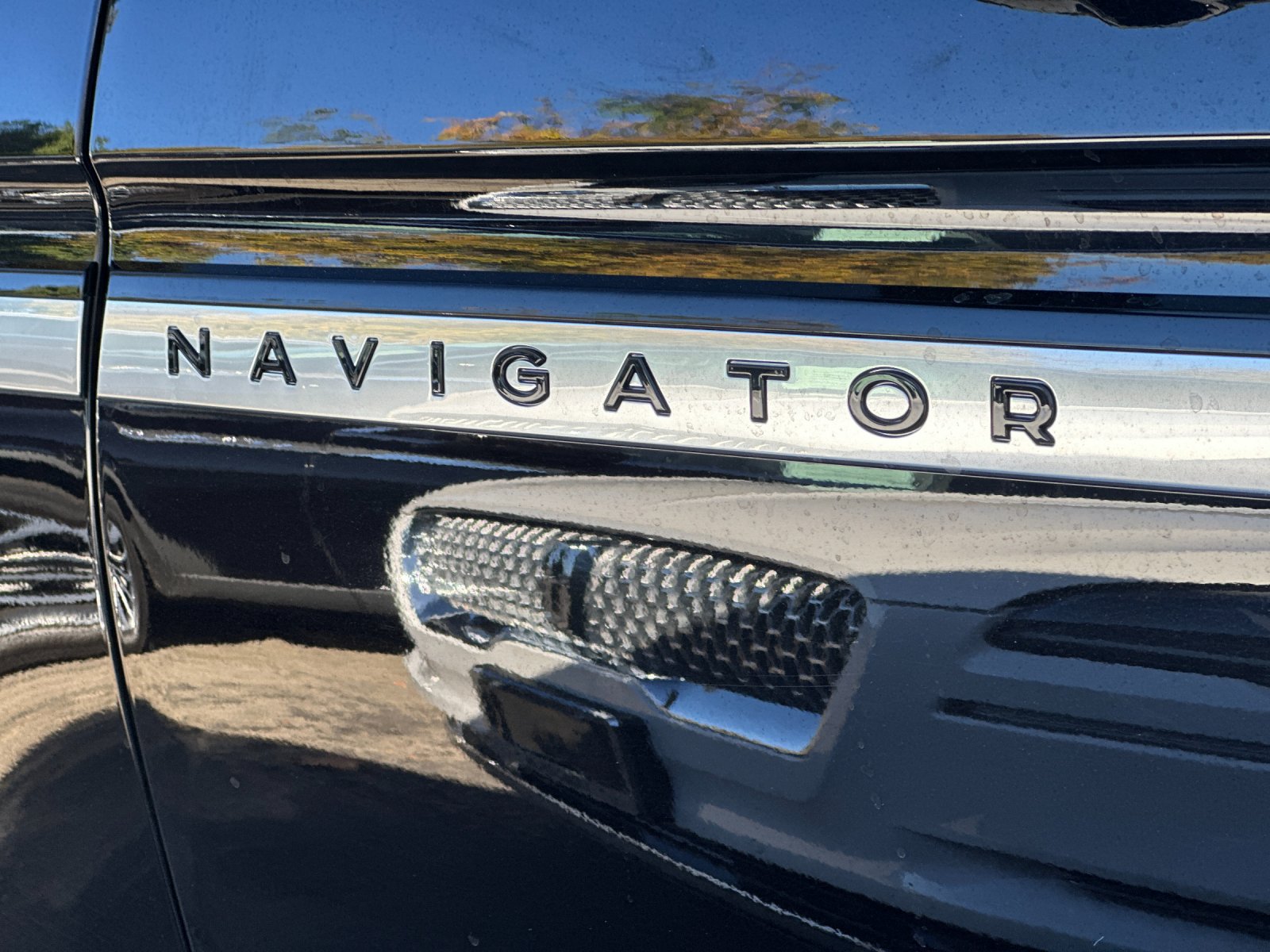 Certified 2025 Lincoln Navigator Reserve AWD/4WD image 41
