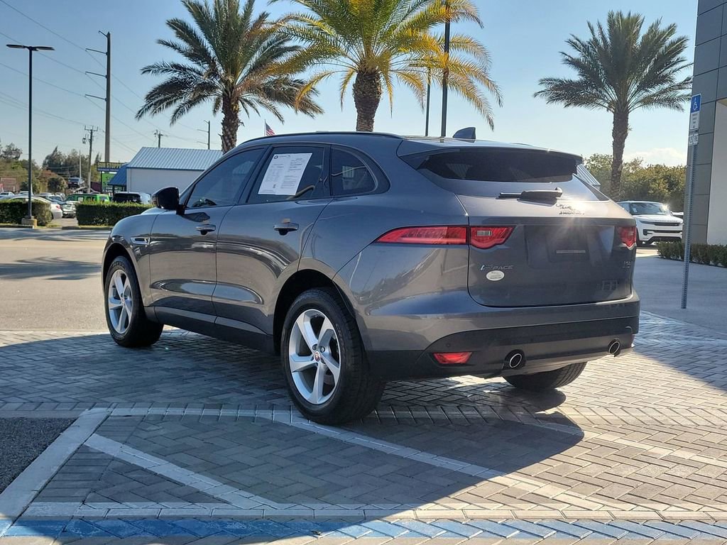Used 2018 Jaguar F-PACE Premium image 3
