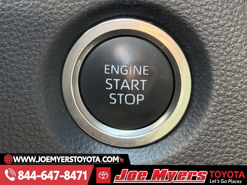 Used 2025 Toyota Corolla SE image 22