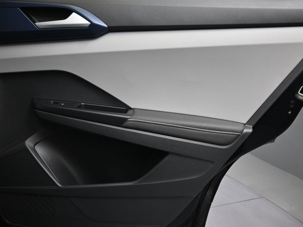 Certified 2024 Volkswagen Taos SE image 14