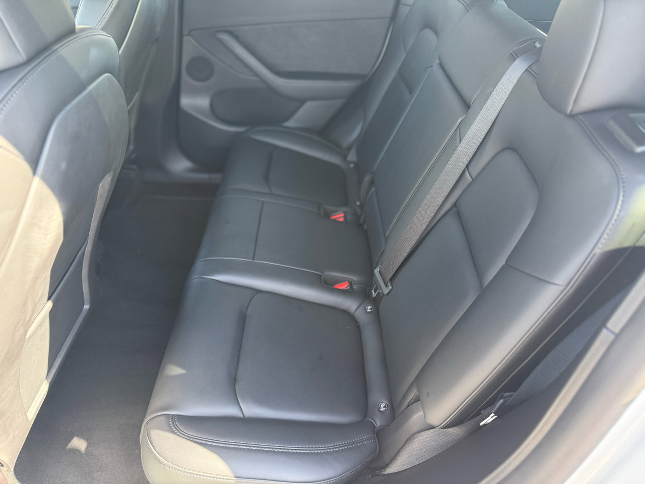 Used 2022 Tesla Model Y Long Range image 9