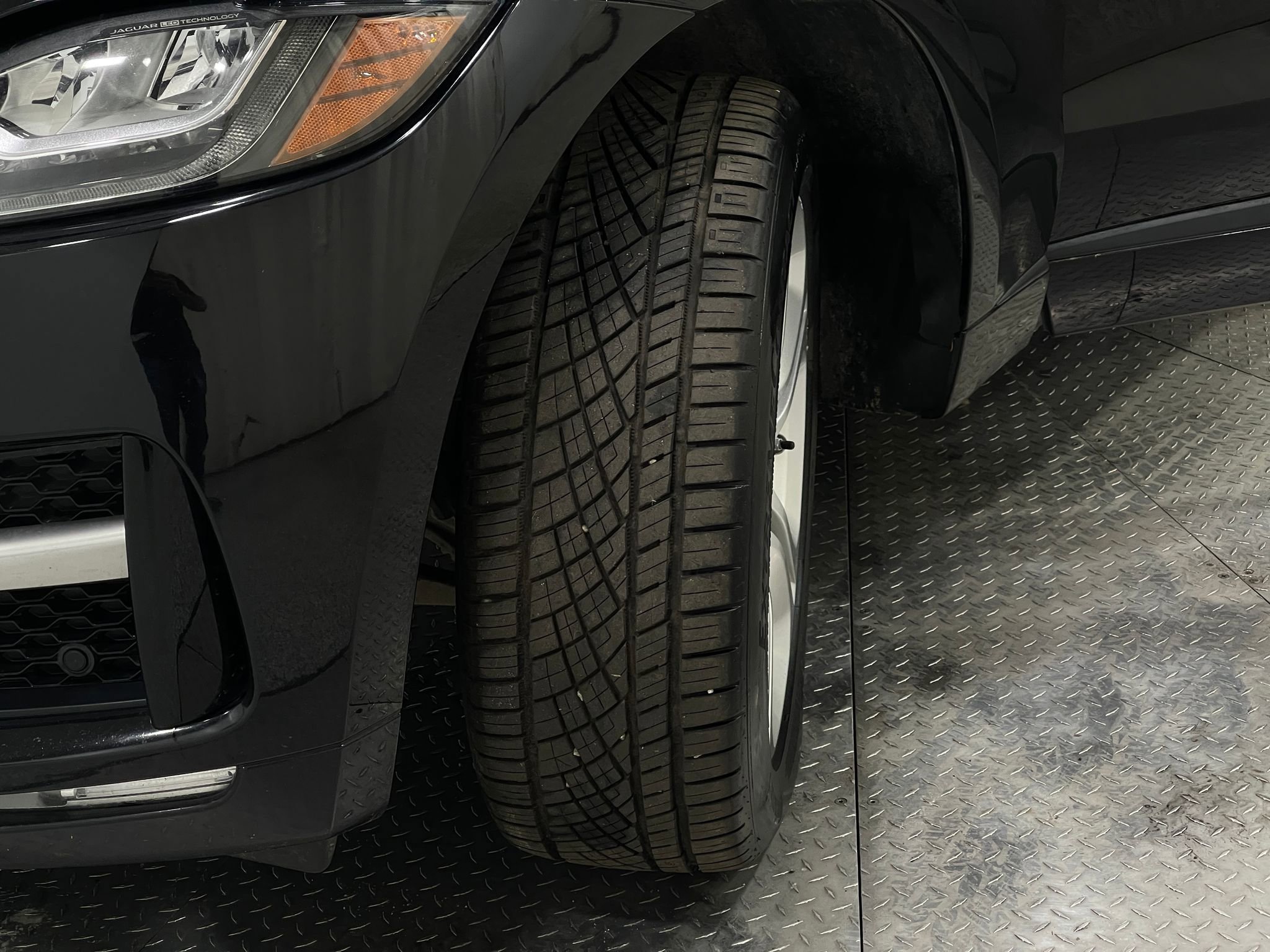 Used 2017 Jaguar F-PACE R-Sport image 35