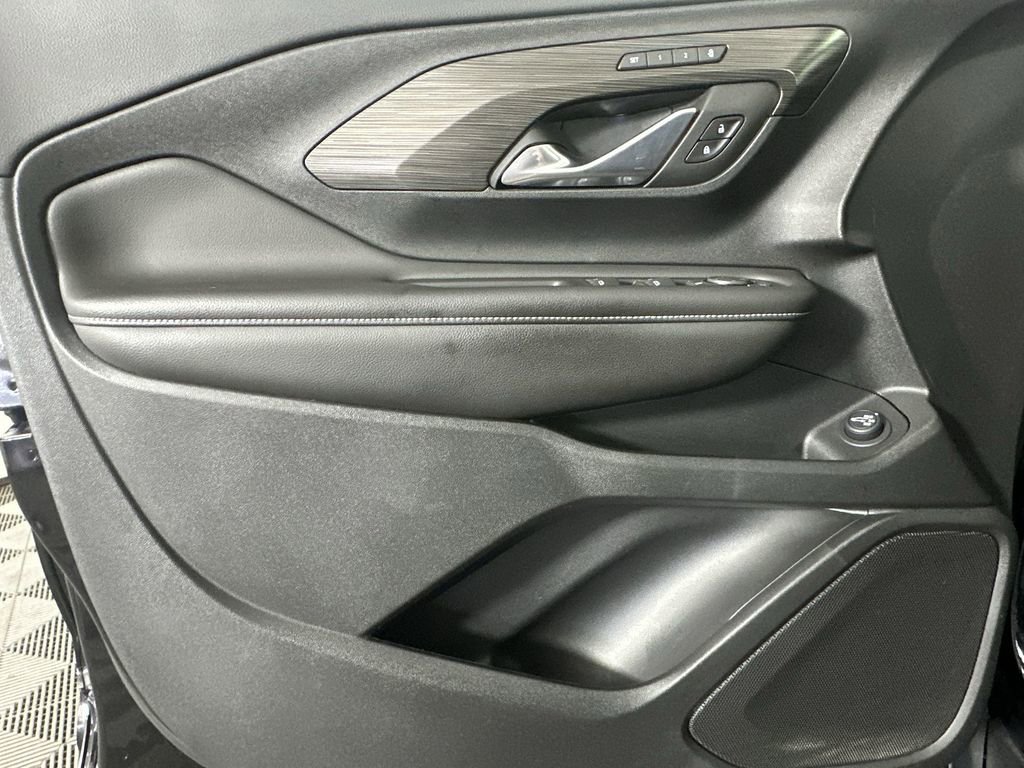 Used 2022 GMC Terrain SLT image 23