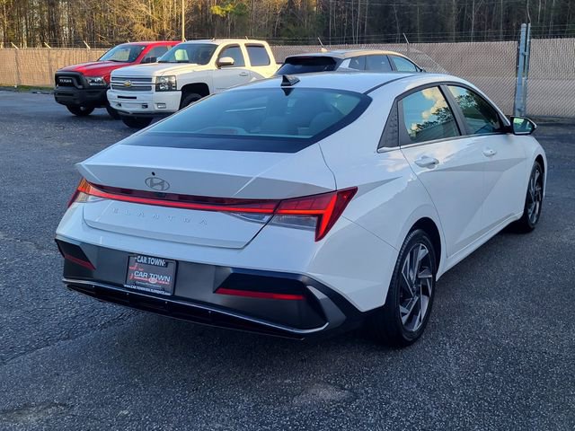 Used 2025 Hyundai Elantra SEL image 2