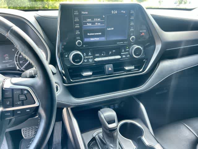 Used 2022 Toyota Highlander XLE AWD/4WD image 18
