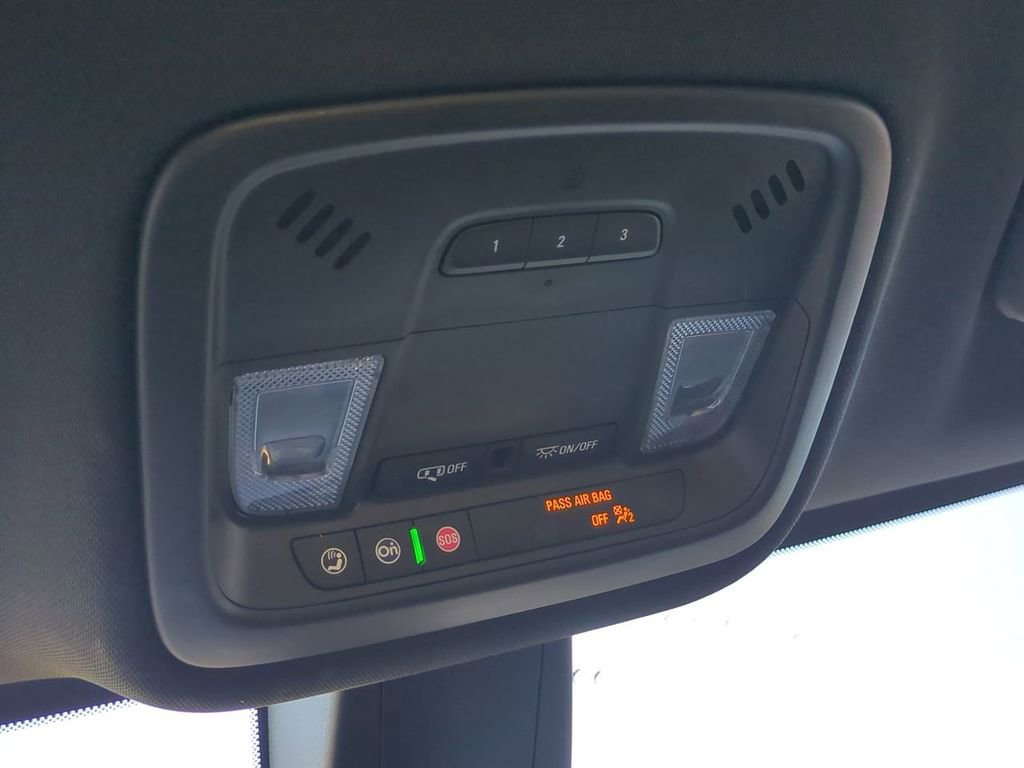 Used 2023 Chevrolet Traverse LT FWD image 20