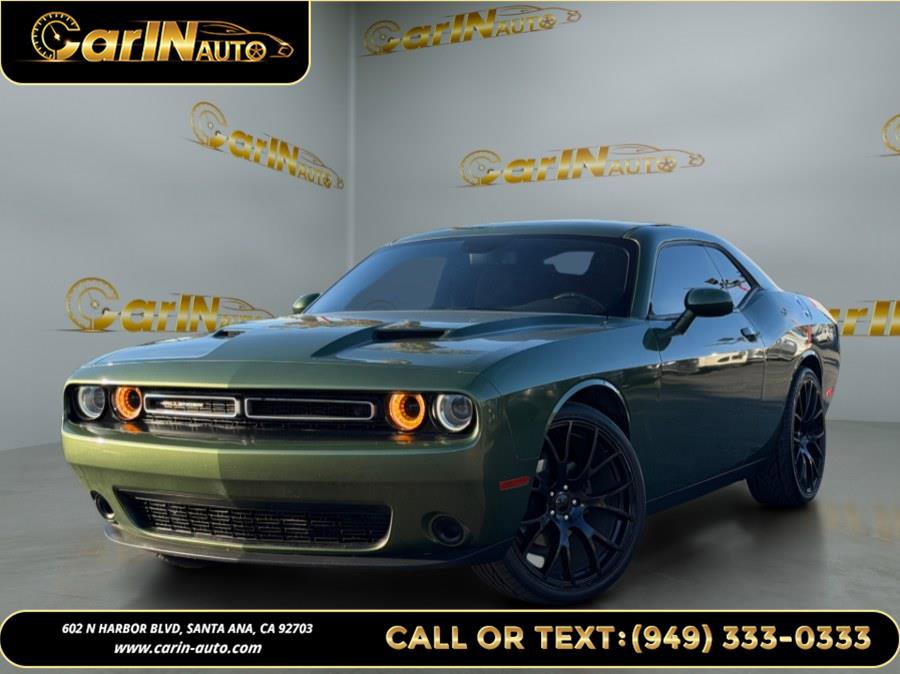 Used 2020 Dodge Challenger SXT image 1