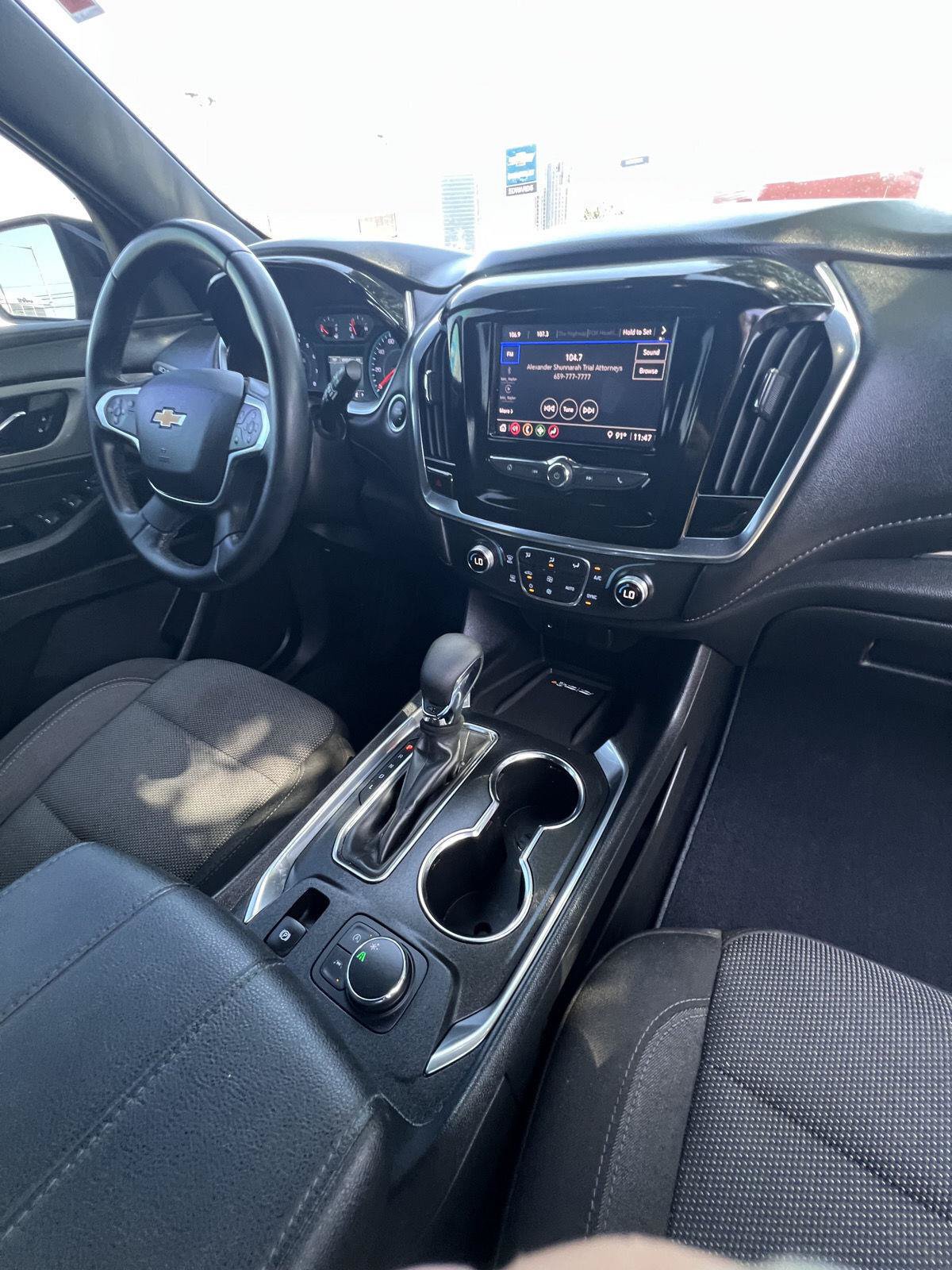 Used 2024 Chevrolet Traverse LT FWD image 25
